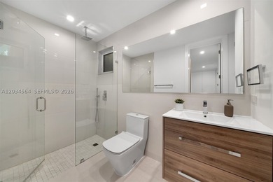 Discover this striking contemporary residence, perfectly - photo 34