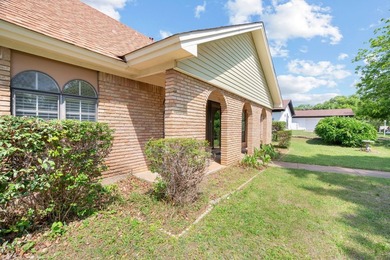 Two story home in an established Pantego neighborhood with - photo 4