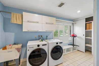 Gorgeous move-in ready 4 Bed/4 Bath home on an extra large - photo 35