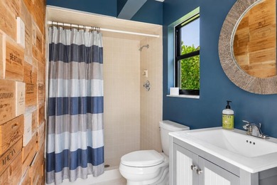 Gorgeous move-in ready 4 Bed/4 Bath home on an extra large - photo 36