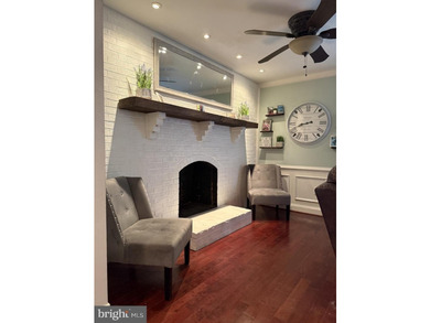 Beautiful, well-maintained Colonial featuring a striking stone - photo 7