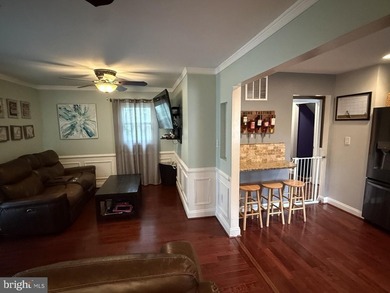 Beautiful, well-maintained Colonial featuring a striking stone - photo 8