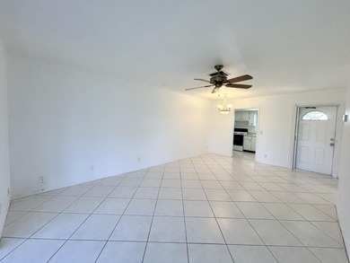 Lovely 1 bedroom 1 bath CORNER VILLA located in the 55+ - photo 11