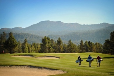 Nestled on a lovely wooded bench above the golf course and just - photo 12