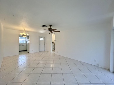 Lovely 1 bedroom 1 bath CORNER VILLA located in the 55+ - photo 12