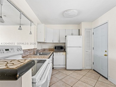 Welcome to this spacious and well-maintained 1-bedroom - photo 3