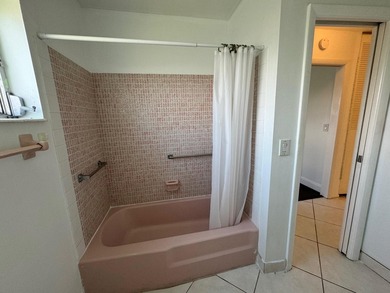 Lovely 1 bedroom 1 bath CORNER VILLA located in the 55+ - photo 24