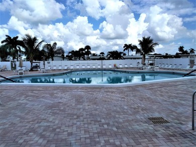 Lovely 1 bedroom 1 bath CORNER VILLA located in the 55+ - photo 37