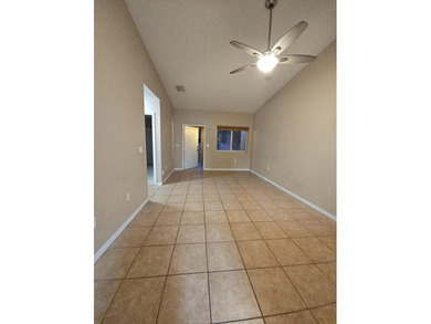 Spacious 2 bedrooms 2 baths on the water with an eat in kitchen - photo 11