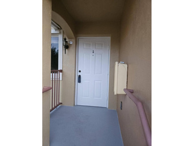 Spacious 2 bedrooms 2 baths on the water with an eat in kitchen - photo 12