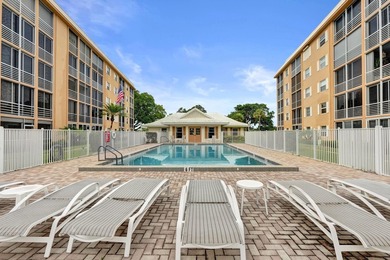 Ideally situated in the heart of North Palm Beach, this bright - photo 24