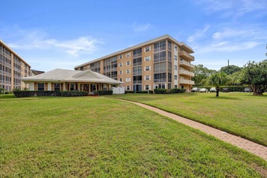 Ideally situated in the heart of North Palm Beach, this bright - photo 27