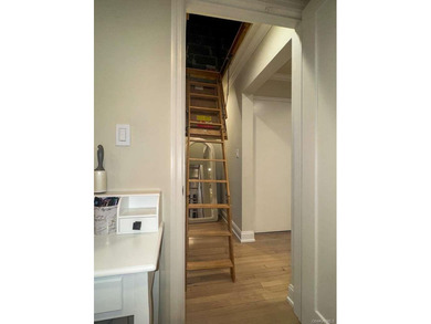 Modern and chic upper corner unit in the highly sought-after - photo 11