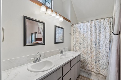 (Back on market due to buyer financing falling through. no fault - photo 16