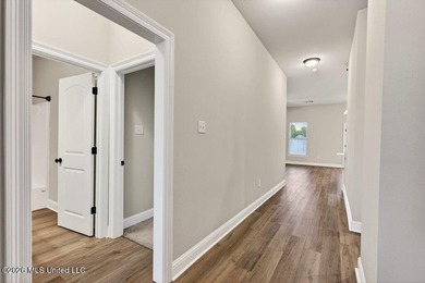 Welcome home to this beautiful 3 Bedroom, 2 Bath that delivers - photo 6