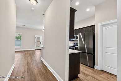 Welcome home to this beautiful 3 Bedroom, 2 Bath that delivers - photo 7