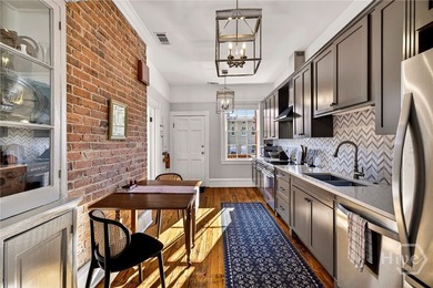 Perched on the coveted top floor of an 1852 landmark building - photo 8