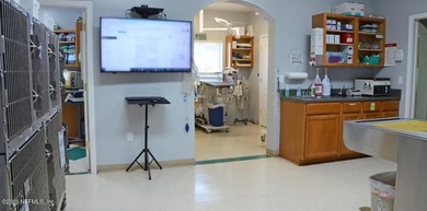 Ideally located Veterinary Hospital. THIS LISTING IS FOR - photo 5