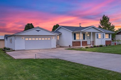 Here is the home you have been looking for! Immaculately kept - photo 2