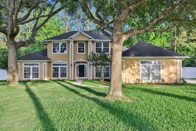 Welcome to this stately Florida home in the secluded community - photo 1