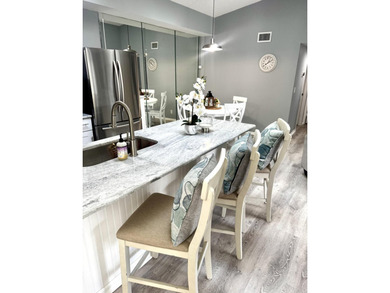 Completely remodeled 2 bedroom, 2 bath condo located on the 3rd - photo 3