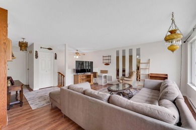 Beautiful corner home in sought-after MOUNTAIN VIEW PLACE! This - photo 4