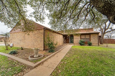 Welcome to this inviting 3-bedroom 3-bath home located in a - photo 2