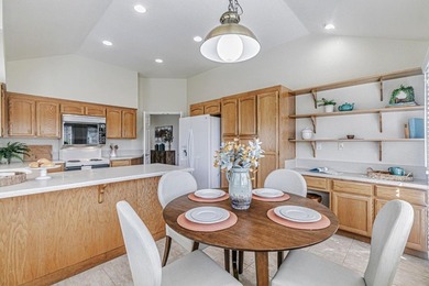Looking for a spacious home for entertaining or work from home? - photo 23