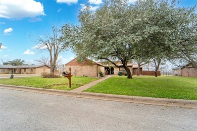 Welcome to this inviting 3-bedroom 3-bath home located in a - photo 3