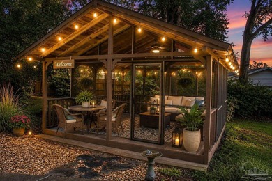 Welcome to your Pool Dream Home! This charming 3-bedroom - photo 12