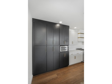 Last available penthouse in the 900 JCKSN Condos. This penthouse