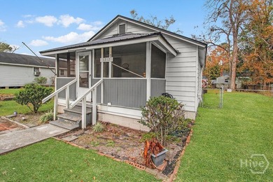 Investor opportunity with built-in income! This tenant-occupied - photo 3