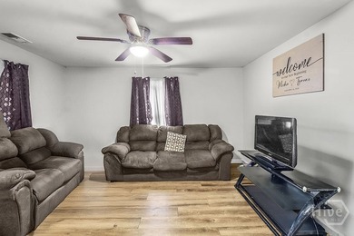 Investor opportunity with built-in income! This tenant-occupied - photo 6