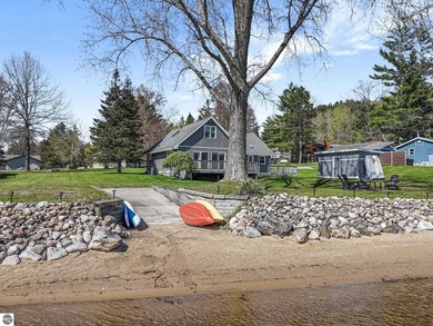 Look no further! This exceptional home checks all the boxes - photo 3