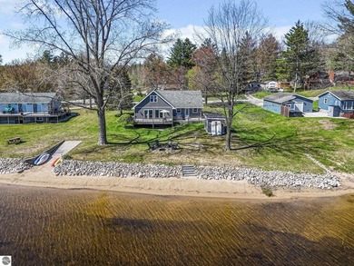 Look no further! This exceptional home checks all the boxes - photo 4