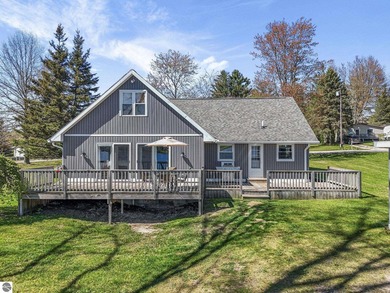 Look no further! This exceptional home checks all the boxes - photo 5
