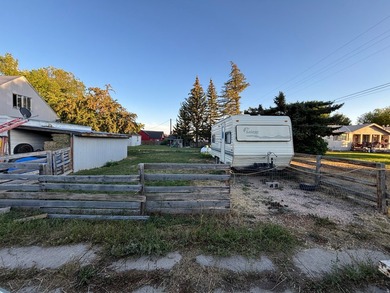 Large home with garage in the coveted location of Paris, ID! - photo 4
