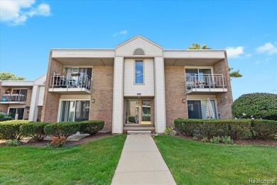 Lake Condo For Sale in Keego Harbor, Michigan