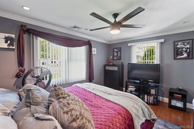 Beautifully maintained expanded Cape in Bay Shore offering 4 - photo 11