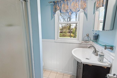 Beautifully maintained expanded Cape in Bay Shore offering 4 - photo 12