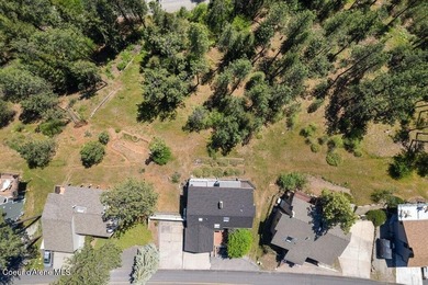 Stunning VIEWS! Nearly every room in this superb 3-level home to - photo 15