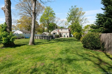 Beautifully maintained expanded Cape in Bay Shore offering 4 - photo 19