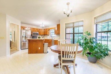 Welcome to 1562 Edgefield Court, a beautifully maintained - photo 4