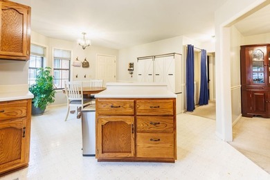 Welcome to 1562 Edgefield Court, a beautifully maintained - photo 5