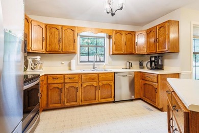 Welcome to 1562 Edgefield Court, a beautifully maintained - photo 6
