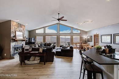 Enjoy effortless lake living in this fully furnished, turnkey - photo 11