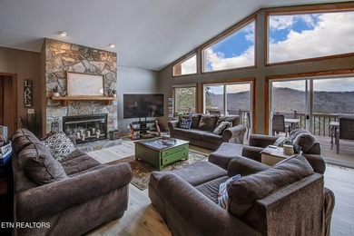 Enjoy effortless lake living in this fully furnished, turnkey - photo 13