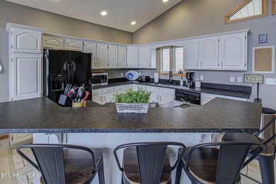 Enjoy effortless lake living in this fully furnished, turnkey - photo 17