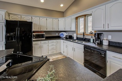 Enjoy effortless lake living in this fully furnished, turnkey - photo 19