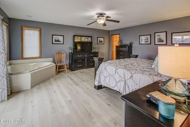 Enjoy effortless lake living in this fully furnished, turnkey - photo 22